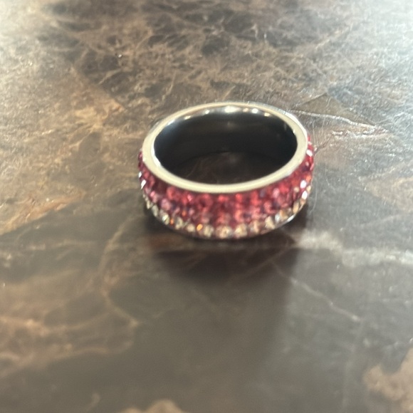 Gorgeous Stainless Steel Ring With Pink/Clear Rhinestones Size 8❤️❤️ - Picture 2 of 2